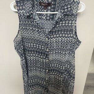 Black and White Geometric Sleeveless Top size large light and airy